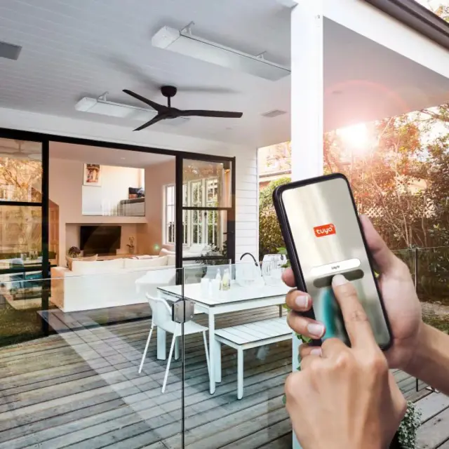 Dettaglio del design extra-sottile e della finitura bianco avorio del pannello riscaldante a infrarossi HEATSTRIP Smart Elegance 3200W